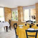 Aux Bories De Marquay, D'hotes Avec Piscine Et Pres De Sarlat