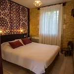 Aux Bories De Marquay, D'hotes Avec Piscine Et Pres De Sarlat