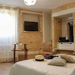 Aux Bories De Marquay, D'hotes Avec Piscine Et Pres De Sarlat Bed and Breakfast