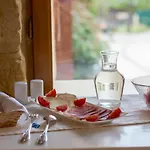 Aux Bories De Marquay, D'hotes Avec Piscine Et Pres De Sarlat Bed & Breakfast
