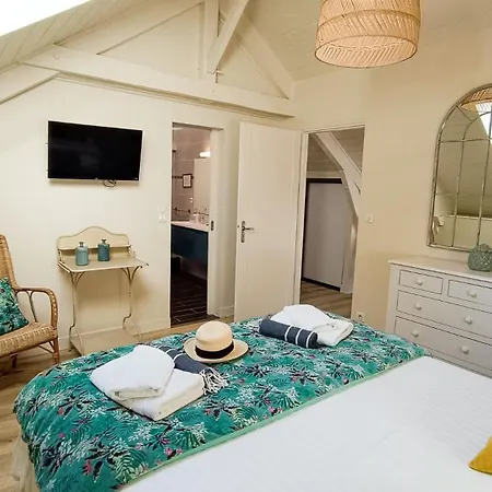 Aux Bories De Marquay, D'hotes Avec Piscine Et Pres De Sarlat