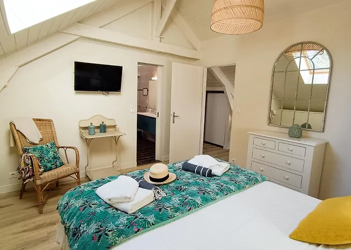 Aux Bories De Marquay, D'hotes Avec Piscine Et Pres De Sarlat